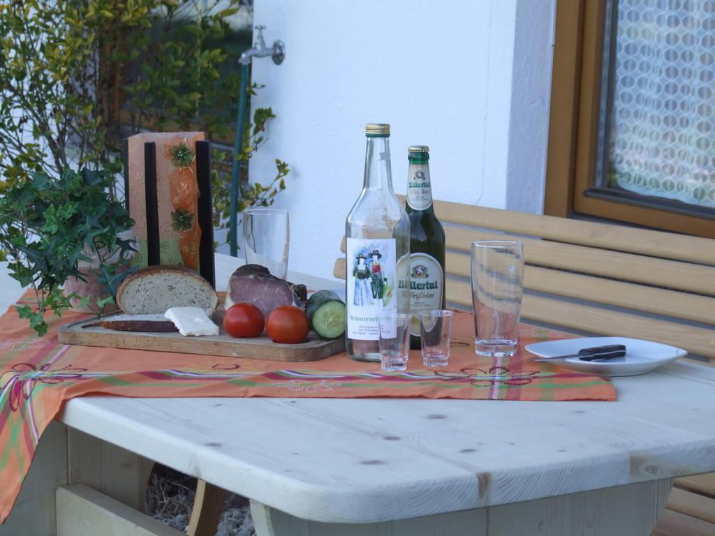 Ferienwohnung Lehenhof Ried im Zillertal Ruang foto